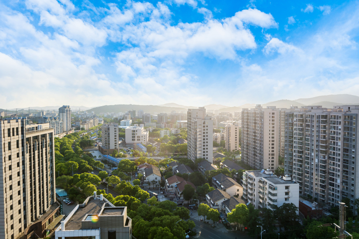 Choose between Green, Traditional and Energy efficient buildings